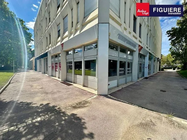 Local commercial 125 m²