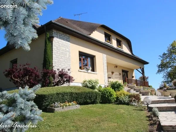 Maison 7 pièces 200 m²