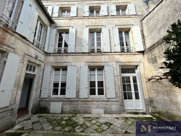 MAISON DE VILLE