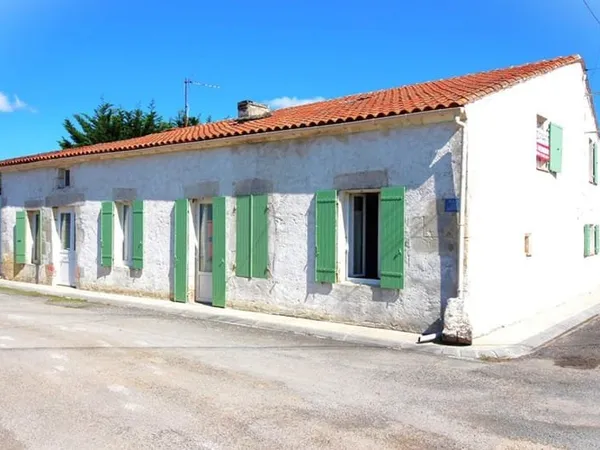 PONS - 17800 - Maison 3 ch -157 m2 + Dépendances 130 m²