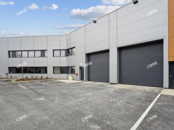 Local d'activité 837 m²
