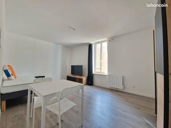 Studio 28 m² - quartier calme - proximité gare, Hôtel de Ville & Avenue d'Arches