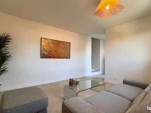 Bas de villa indépendant 80 m2 , jardin 200 m2 , piscinette
