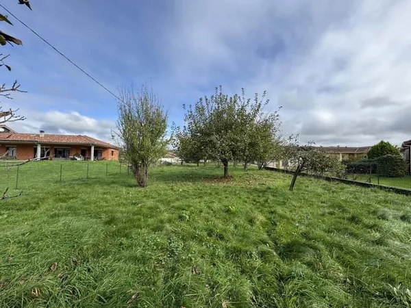 Terrain constructible a Lorp-Sentaraille