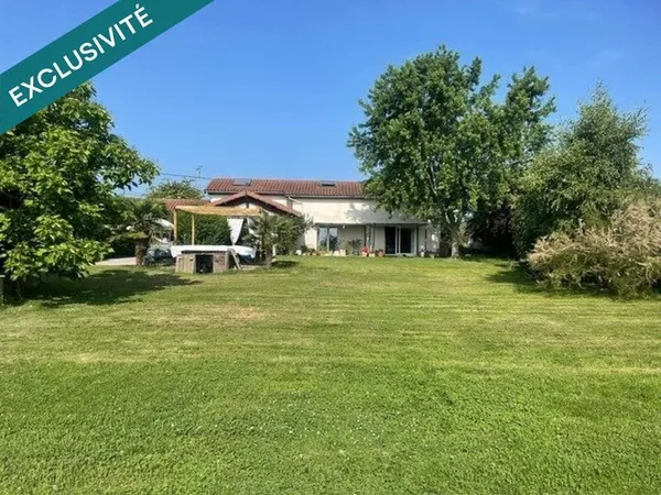 Maison 7 pièces 230 m²
