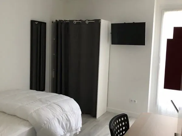 Chambre avec Terrasse — Colocation Premium — Cergy Préfecture