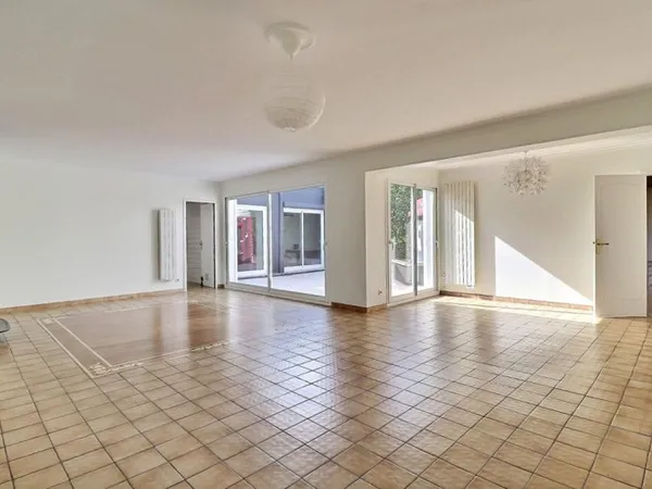 91700 - Maison de Plain-pied 9 pièces