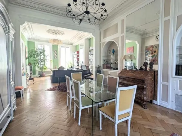 Maison centre ville avec cachet, très bon état technique, 6 chambres + T2 indépendant, jardin, garag