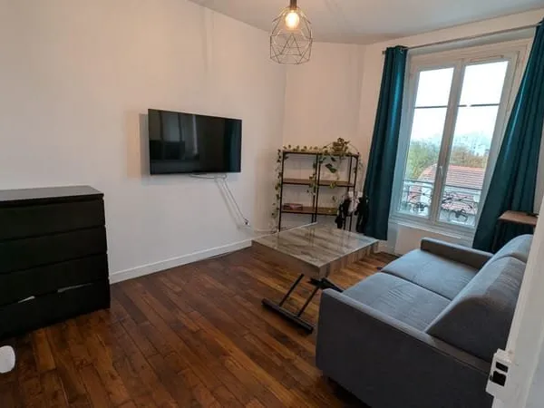 HOUILLES 2'RER** STUDIO