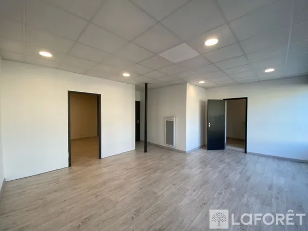 Local commercial 2 pièces 48 m²