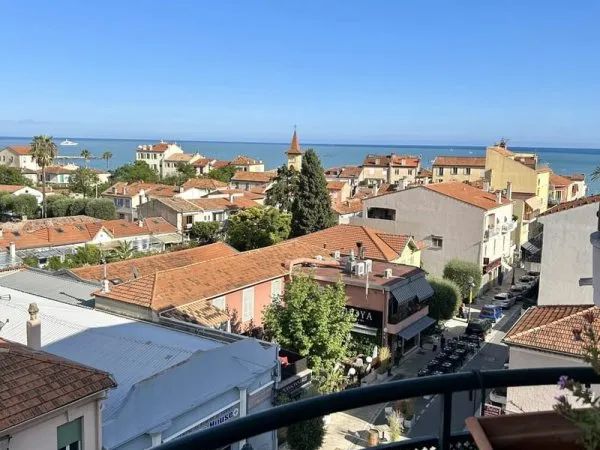 Cros-de-Cagnes(06):Appartement T2- Vue Mer