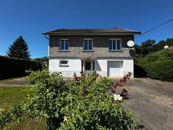 MAISON VUE DEGAGEE 3 CHAMBRES GARAGE TERRAIN 1527M² PROCHE LURE