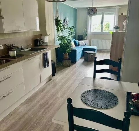 Appartement au 2ème étage avec vu sur les pins