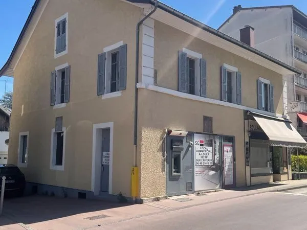 Local commercial à louer 182 m2 - 2 600 HT
