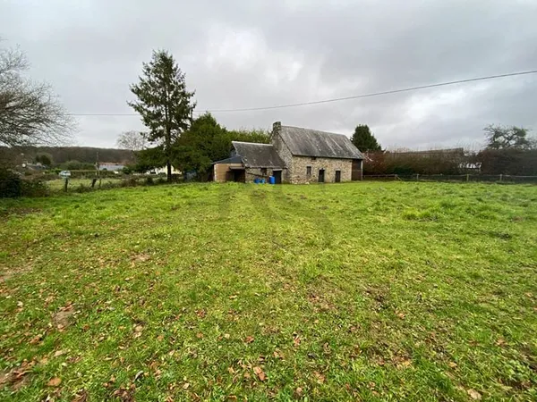 TERRAIN CONSTRUCTIBLE - SAINT CLAIR DE HALOUZE - ENVIRON 1 350 M²