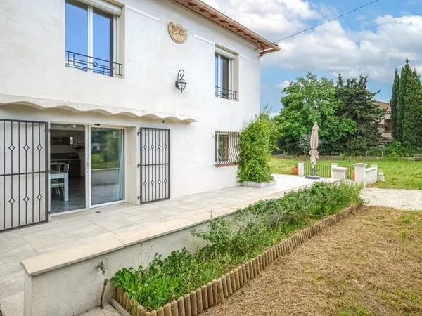 Villa rénovée T4 114m2 sur 1756m2 de terrain Saint Mitre prc