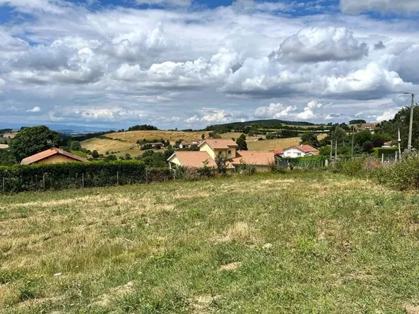 Terrain viabilisé avec vue de 830 m²