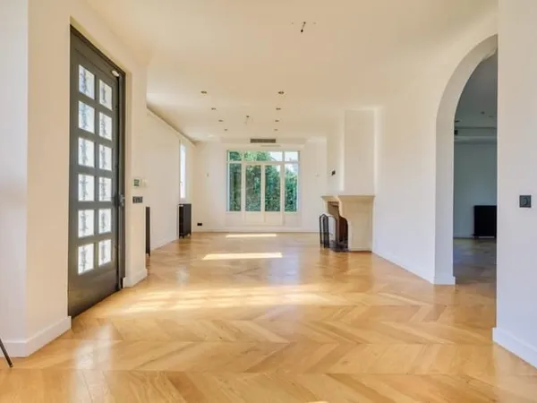 Maison 6 pièces 330 m²