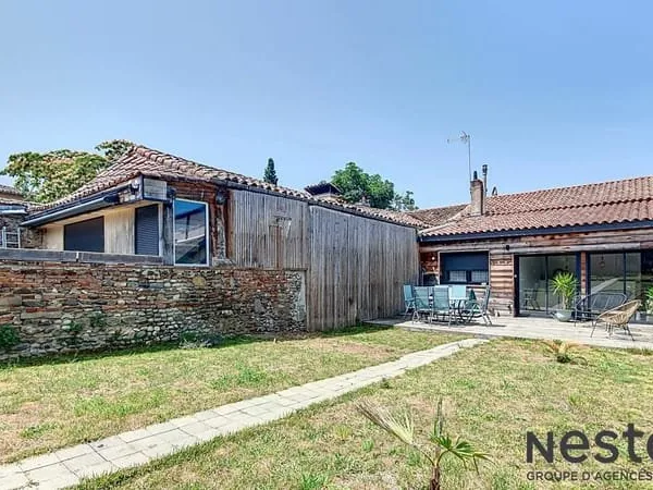 A Vendre Maison 3 Chambres Rénovée avec Jardin Secteur Cazeres, Charme, Confort et Volumes !