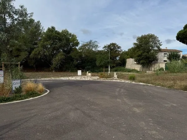 Terrain 332 m²