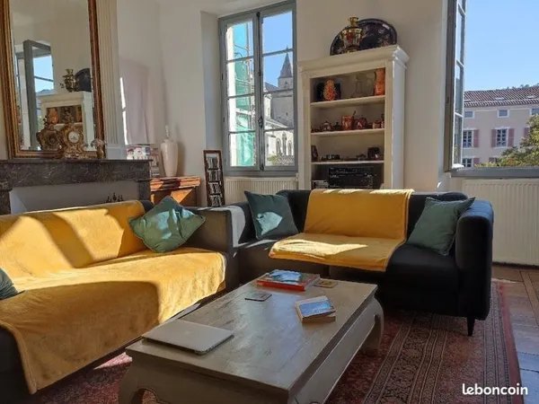 CAHORS - Appartement 124 m2 Place de la cathédrale