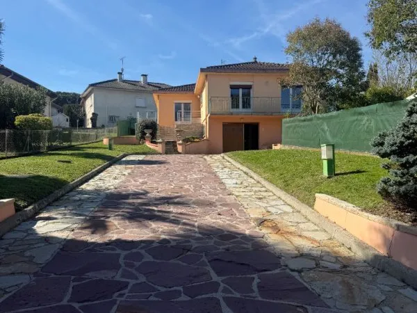 RARE à Ramonville -Maison 4 chambres avec grand garage et dépendances et Véranda
