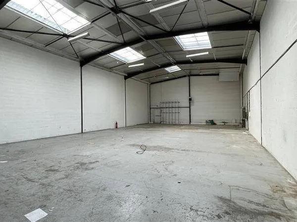 Local d'activité 250 m²