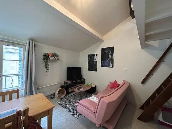 POITIERS Proche Cathédrale T1 Duplex - 21,33 m2