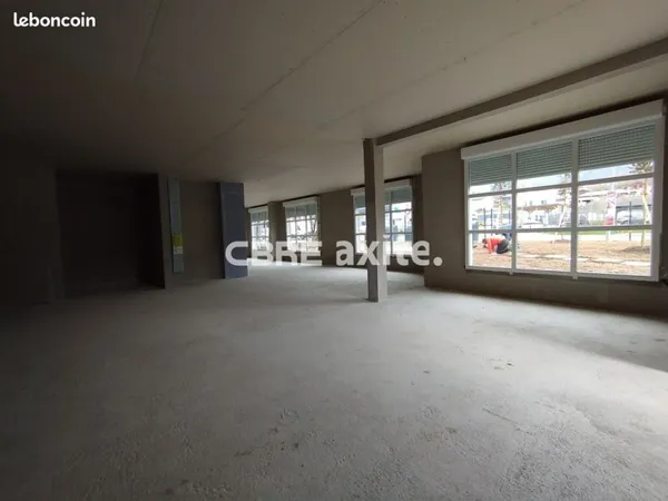 Local commercial 191 m² THYEZ