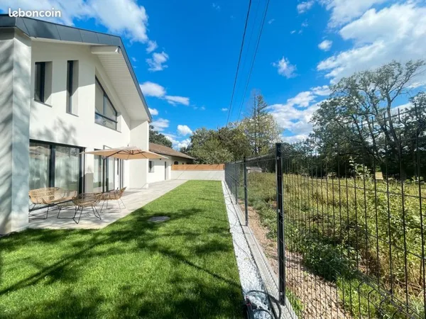 Maison d'architecte 150 m² - Calme absolu - Chevry (01170)