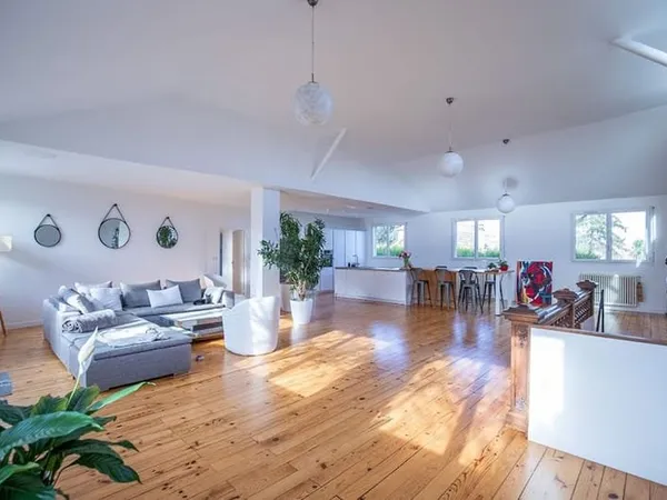 Local 7 pièces 404 m²