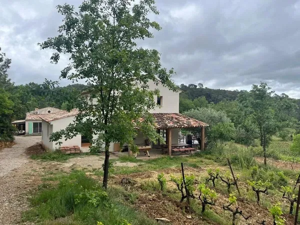 Achat : Local commercial Carcès (83570)