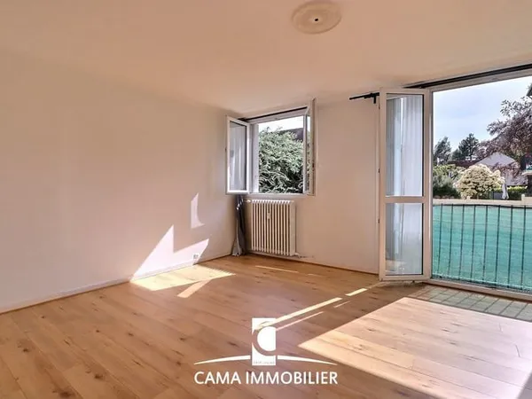 APPARTEMENT 3 PIECES AVEC BOX ET CAVE