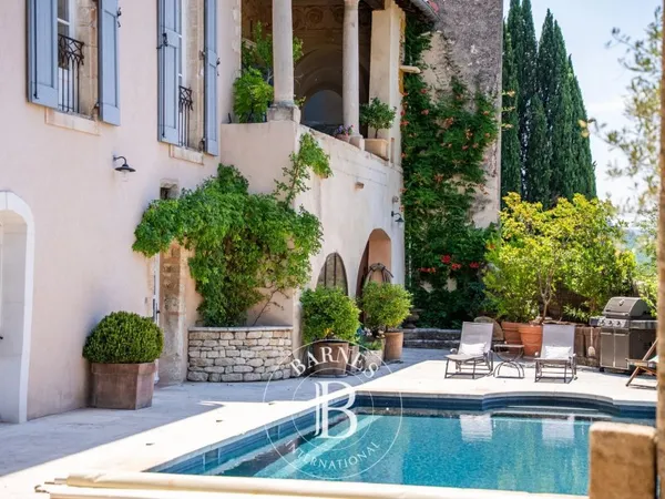 EXCLUSIVITE BARNES - PROVENCE - MANE - DEMEURE DE VILLE 500 m² - VUE PANORAMIQUE - PISCINE - GARAGE