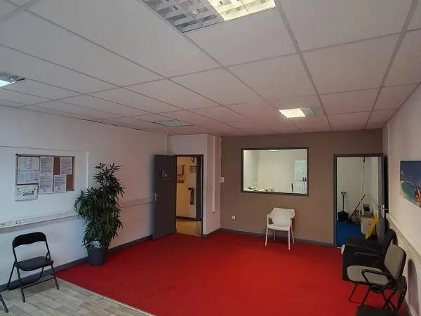 LOCAL A LOUER 140 m2 RAVINE A MARQUET