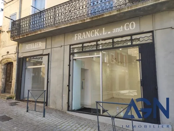 À LOUER : LOCAL COMMERCIAL 2 PIÈCES DE 42,83M² SUR UNE PLACE