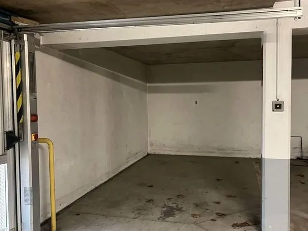 Place de parking couverte sécurisée