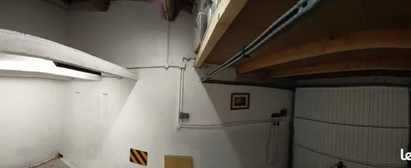 GARAGE + MEZZANINE Fermé, sécurisé + électricité Saint Laurent du var