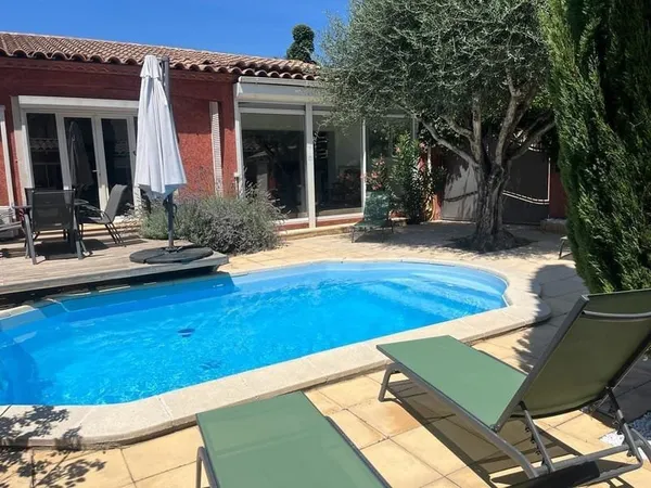 MAISON T4 PLAIN PIED STUDIO INDEPENDANT 113 M2 PISCINE GARAGE CALME SANS VIS A VIS