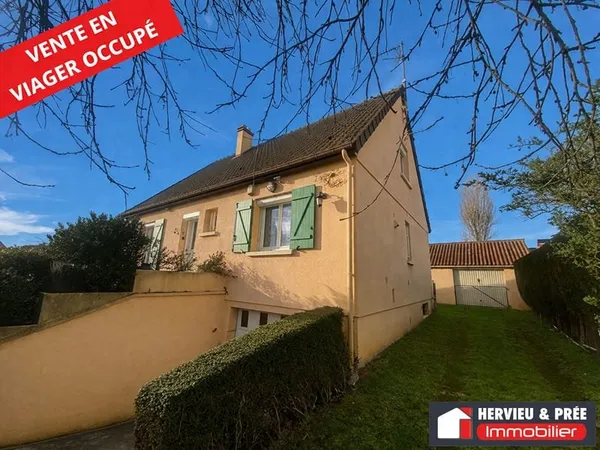 Maison de 110 m² en viager à Lion-sur-Mer ? Terrain divisible, garage - un bouquet de 50 000 € et un
