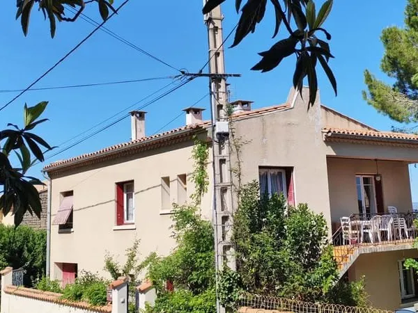 BELLE PROPRIETE AU CALME ET PROCHE DES COMMODITES