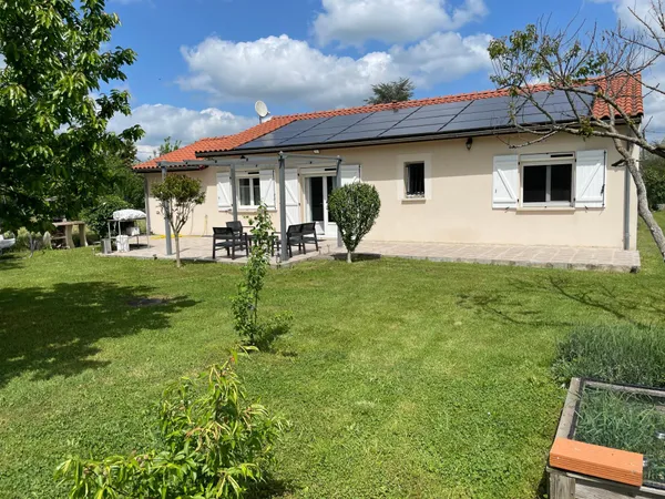 Izaourt : Villa vue sommets, confort & énergie.