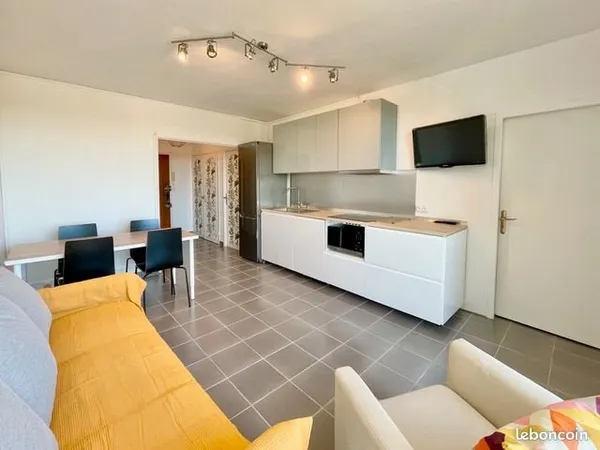 Chambre avec douche privative en colocation à Gradignan 33170