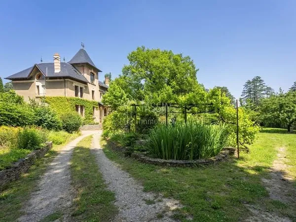 Maison 12 pièces 344 m²