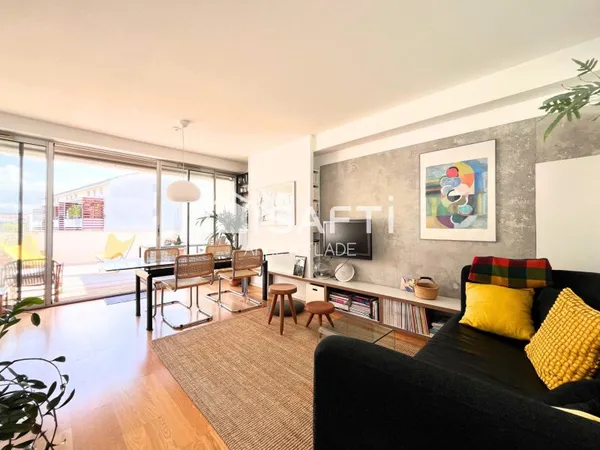 Design, lumière et caractère : Appartement coup de coeur aux Chartrons avec terrasse