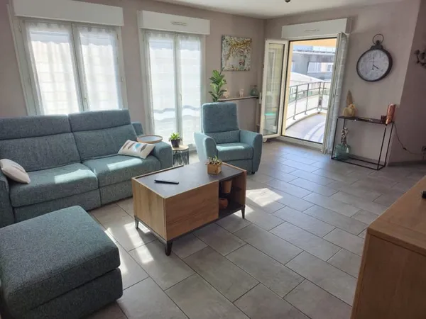 Bel appartement T3/4 exposé sud avec grand garage de 32m2