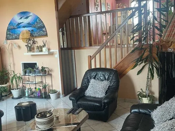 À découvrir,maison en impasse, originale dans ses volumes