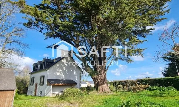 Maison néo bretonne / bourgeoise avec fort potentiel au bourg de Plougasnou