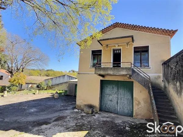 MAISON DE VILLAGE AVEC DÉPENDANCES - 34820 TEYRAN
