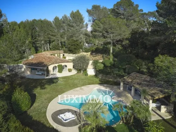PROPRIETE 8CH - VUE VILLAGE